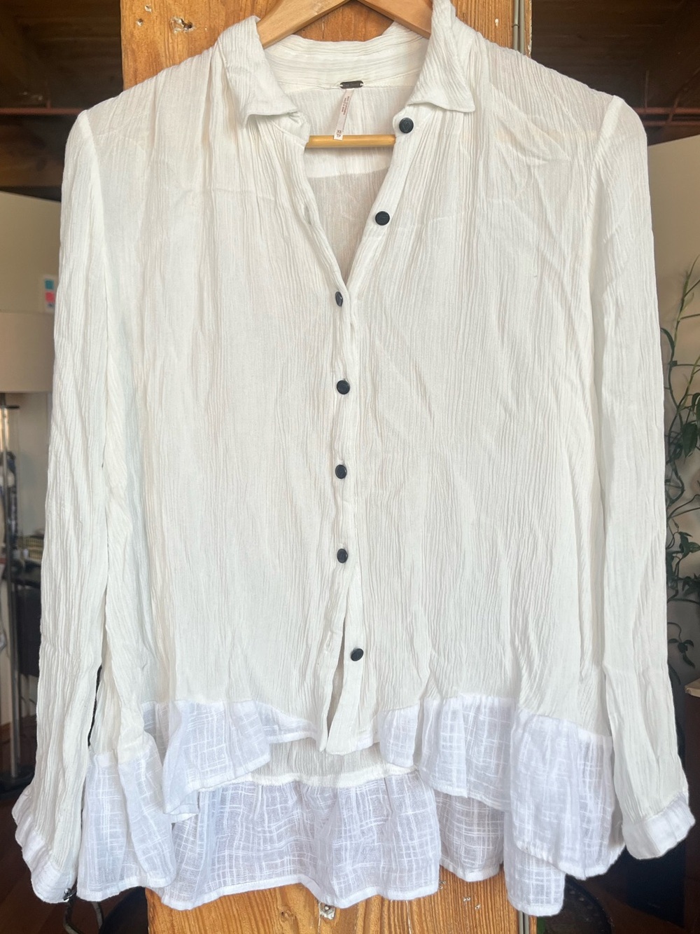 Free People White Lightweight Button-Front Ruffle Hem Blouse